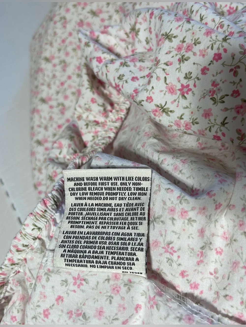 Laura Ashley Classic Floral Pattern Full Fitted Sheet Miniature Pink  Blossoms
